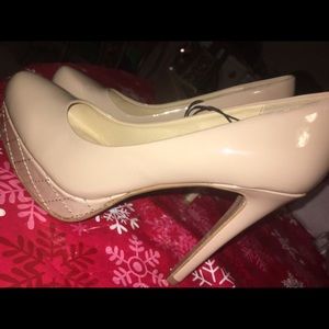 Heels size 7/2